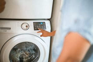 Mencuci Baju dengan Mesin Cuci Agar Tetap Bersih